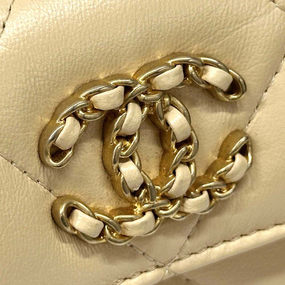 CHANEL Authentic Cream Lambskin Leather Logo Wallet - Picture 11 of 12